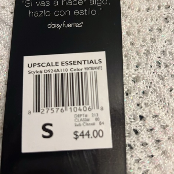 Gorgeous Daisy Fuentes knit sweater with shimmer NWT - Picture 4 of 7